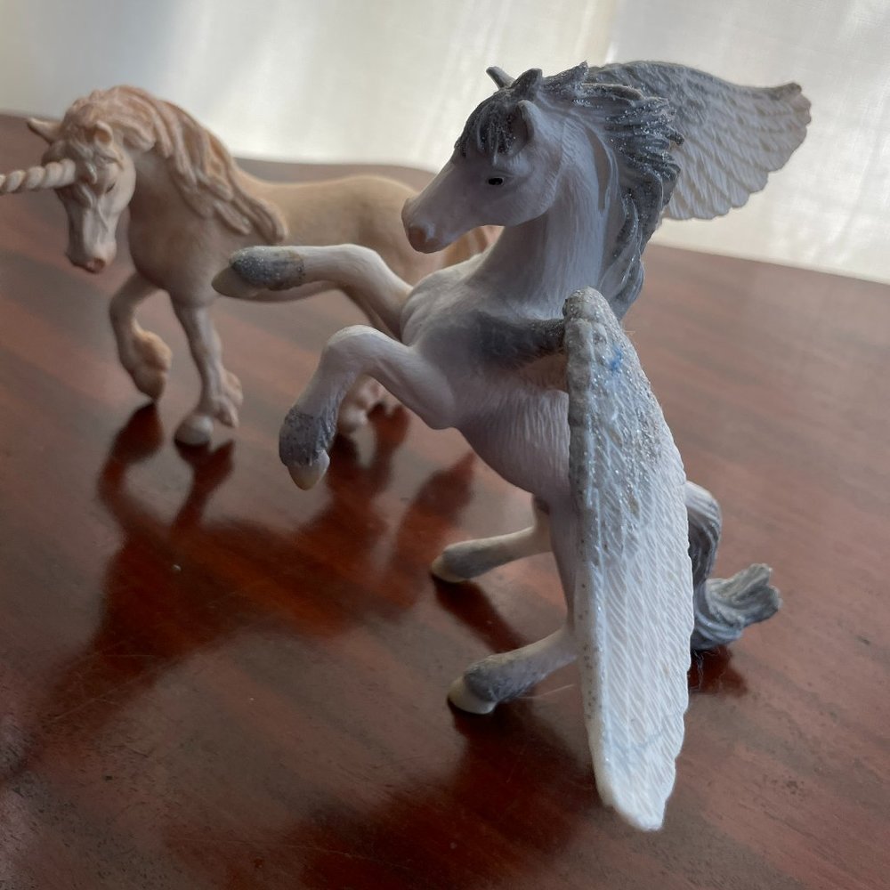 Set of 2 magic horses: a white UNICORN & Rearing PEGASUS